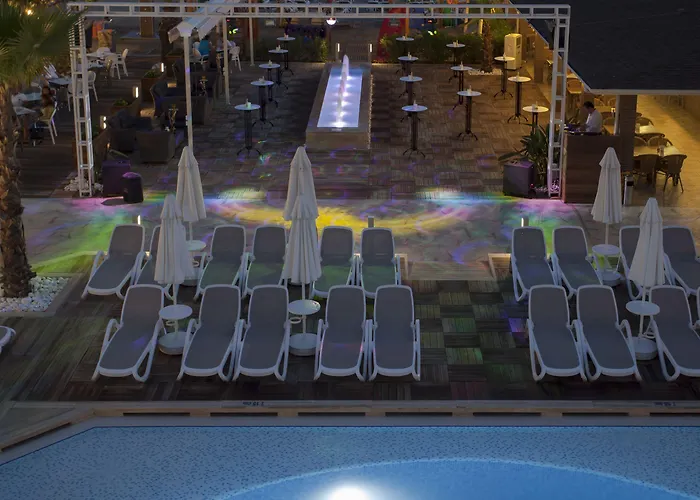 Xperia Saray אתר נופש אלאניה