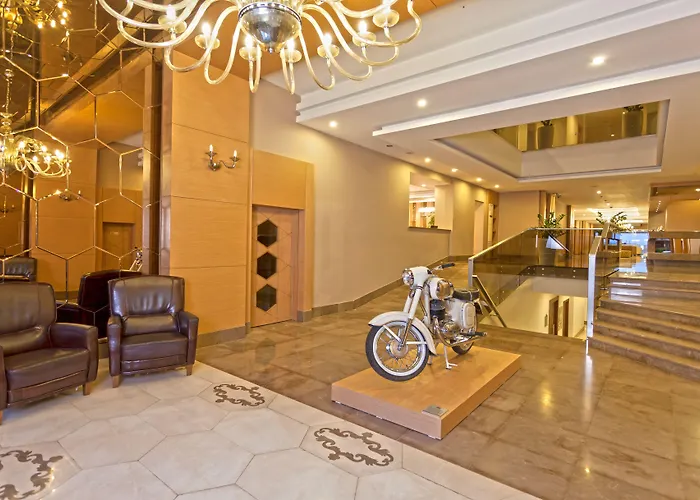 Xperia Saray אלאניה